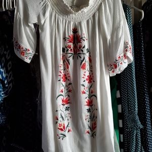 Lulu's Taryn Embroidered Off-shoulder Shift NWOT